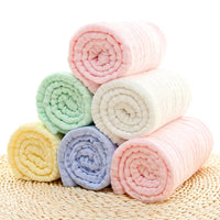 Serviettes bébé en coton pliées